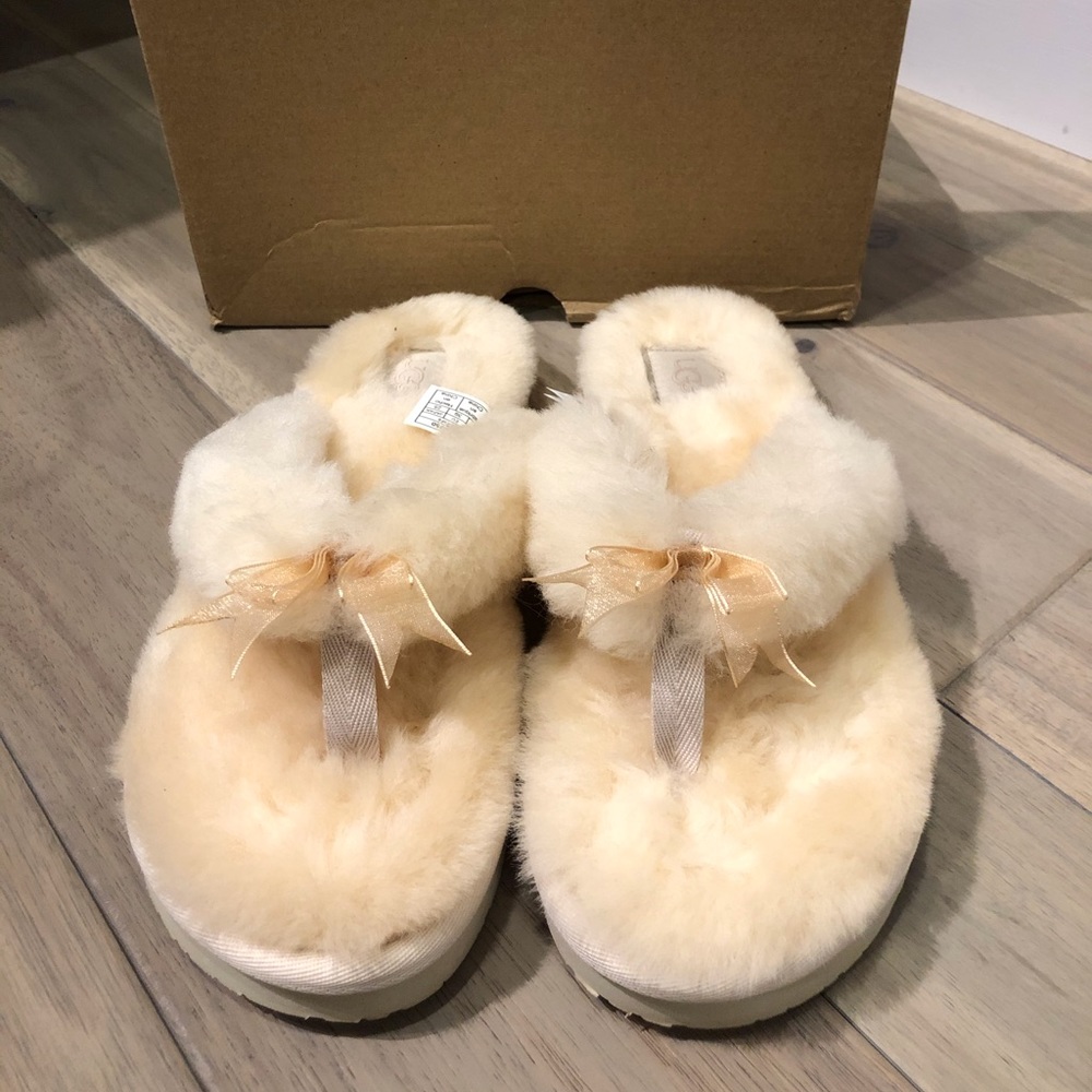 UGG Fluff Flip Flop - never worn
